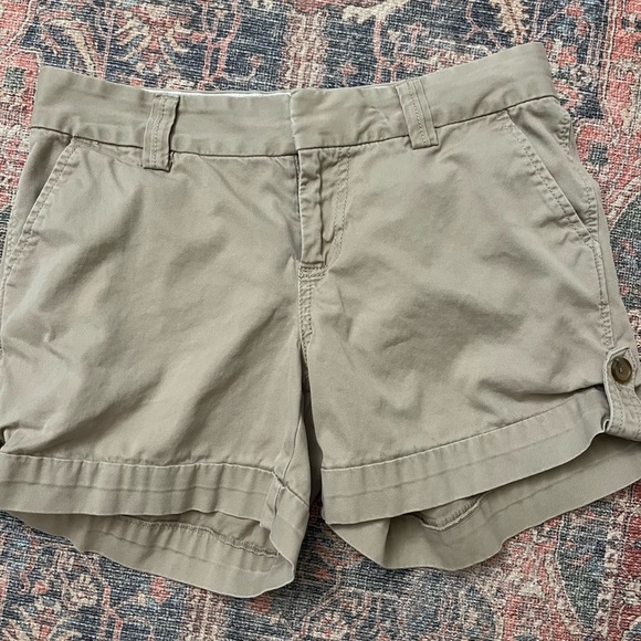 Banana Republic khaki shorts 4 - Picture 2 of 5